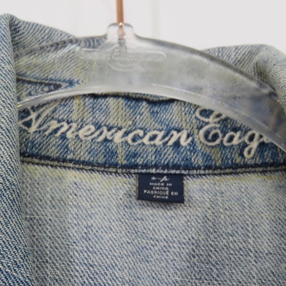 American Eagle Retro Look Light Wash Jean Vest - Picture 3 of 10